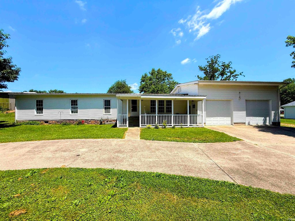 102 W Williams Street, Loogootee, IN 47553