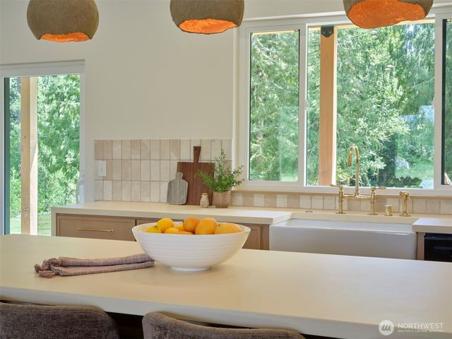 312 Little Valley Lane, Castle Rock, WA 98611
