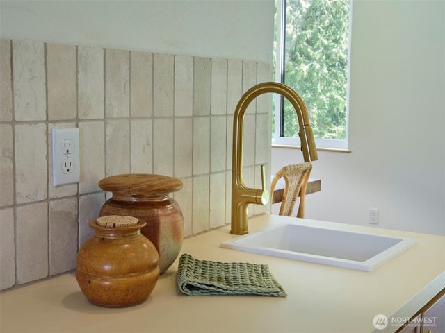 312 Little Valley Lane, Castle Rock, WA 98611