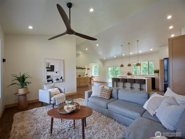 312 Little Valley Lane, Castle Rock, WA 98611