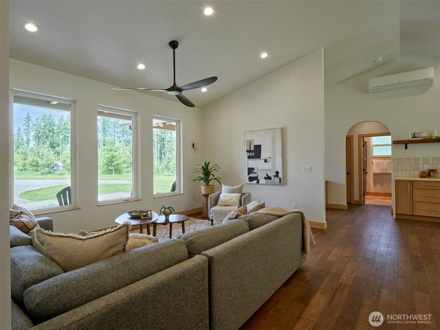 312 Little Valley Lane, Castle Rock, WA 98611