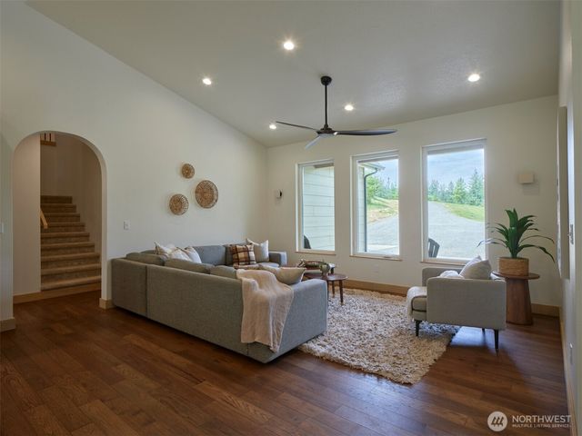 312 Little Valley Lane, Castle Rock, WA 98611