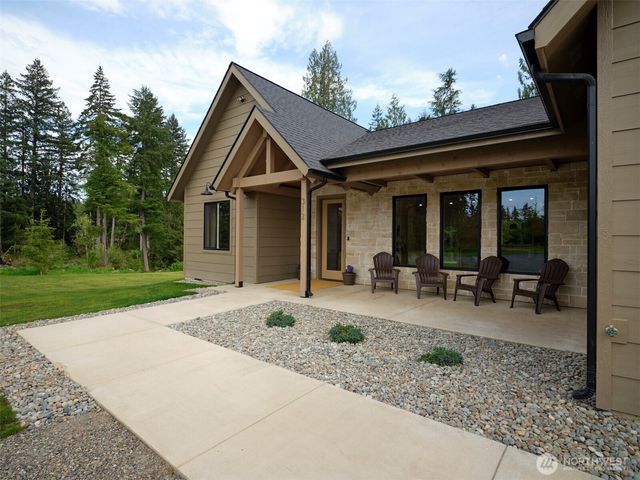 312 Little Valley Lane, Castle Rock, WA 98611