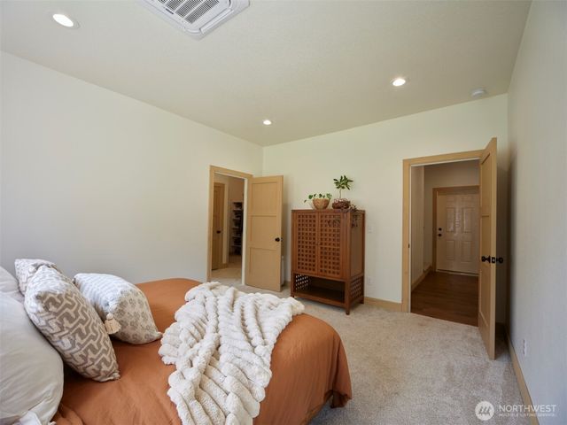 312 Little Valley Lane, Castle Rock, WA 98611