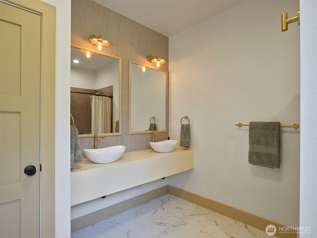 312 Little Valley Lane, Castle Rock, WA 98611