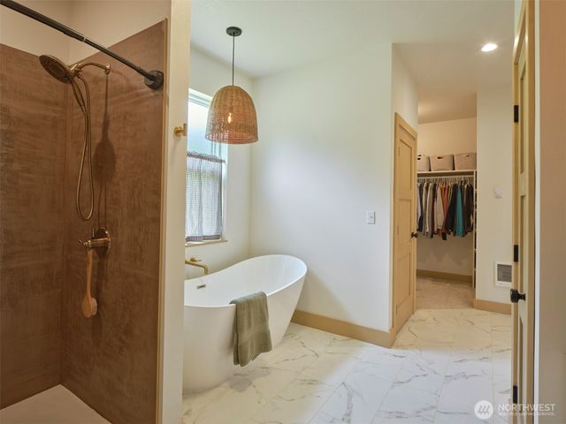 312 Little Valley Lane, Castle Rock, WA 98611
