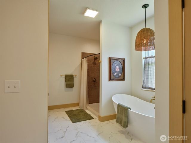 312 Little Valley Lane, Castle Rock, WA 98611