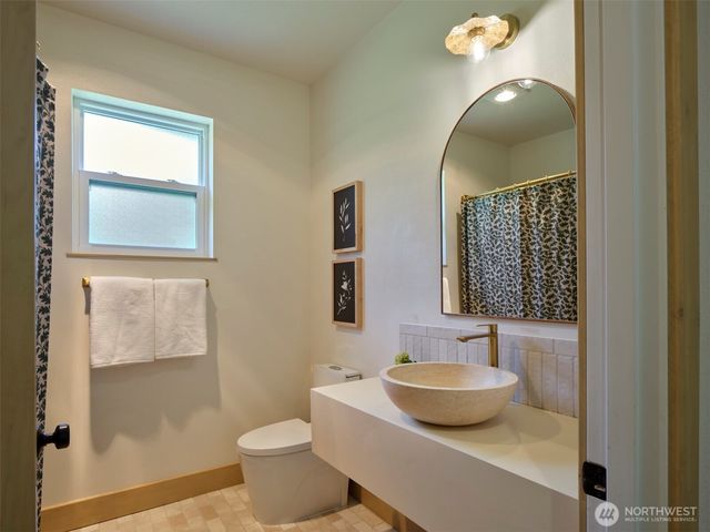312 Little Valley Lane, Castle Rock, WA 98611