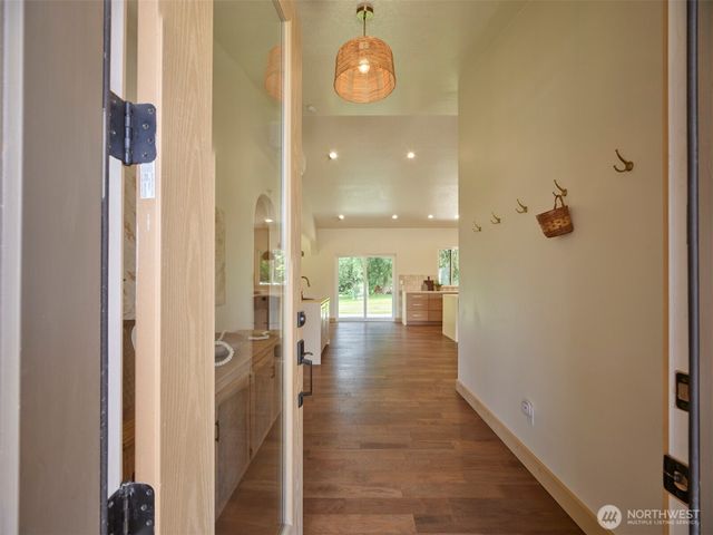 312 Little Valley Lane, Castle Rock, WA 98611