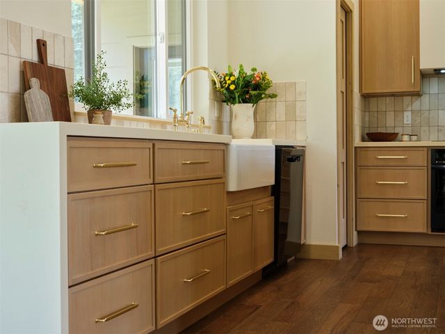 312 Little Valley Lane, Castle Rock, WA 98611