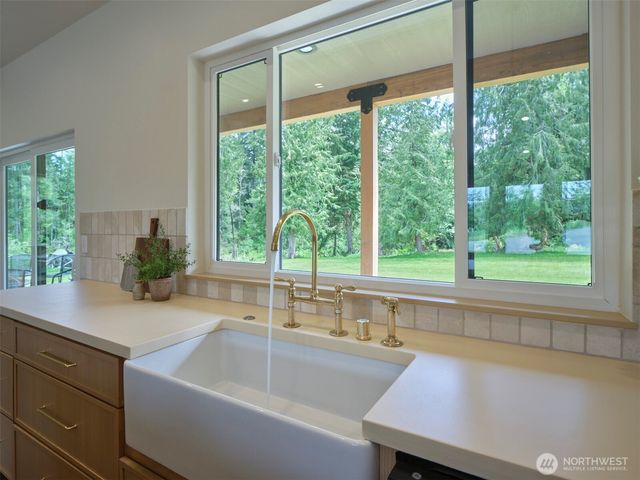 312 Little Valley Lane, Castle Rock, WA 98611