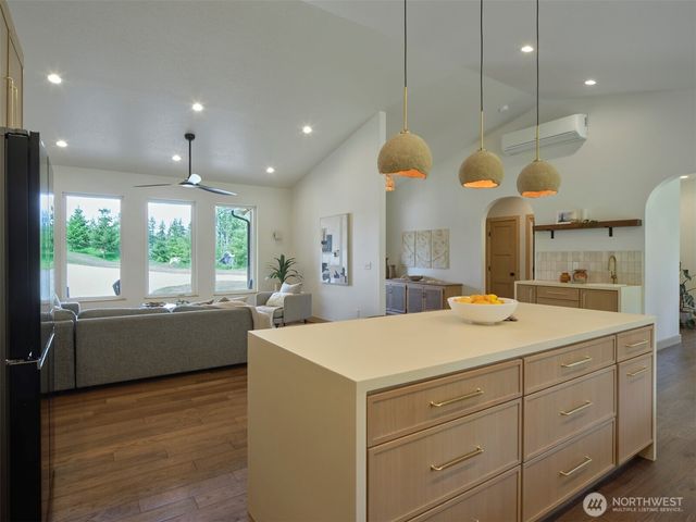 312 Little Valley Lane, Castle Rock, WA 98611