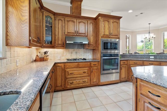 2907 Monties Lane, Arlington, TX 76015