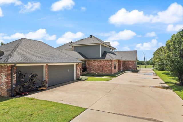 2907 Monties Lane, Arlington, TX 76015