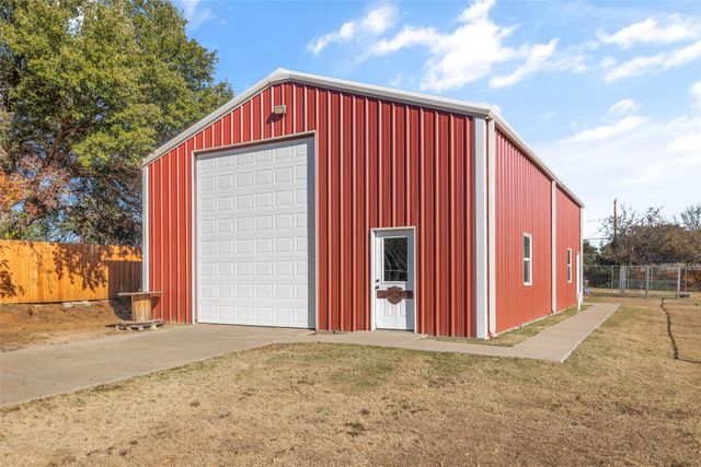 2907 Monties Lane, Arlington, TX 76015