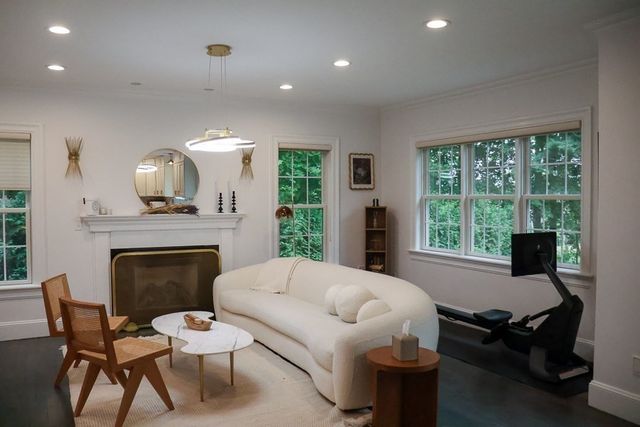 5 Merriam Avenue, Shrewsbury, MA 01545