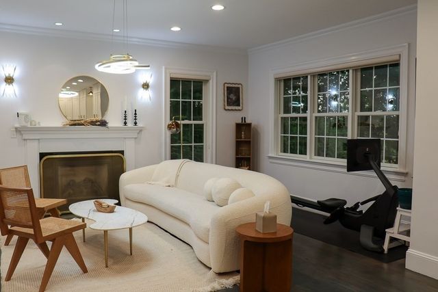 5 Merriam Avenue, Shrewsbury, MA 01545