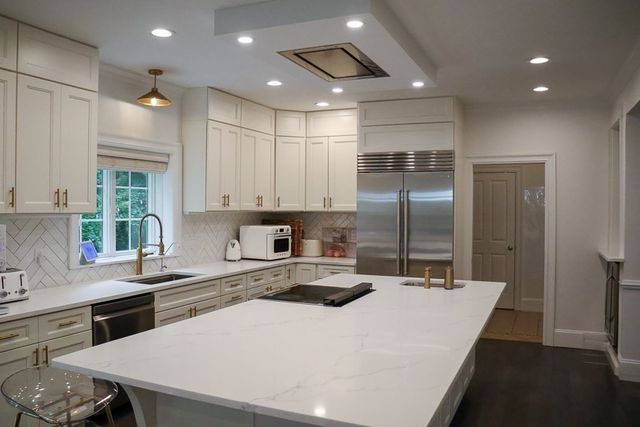 5 Merriam Avenue, Shrewsbury, MA 01545