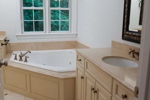 5 Merriam Avenue, Shrewsbury, MA 01545