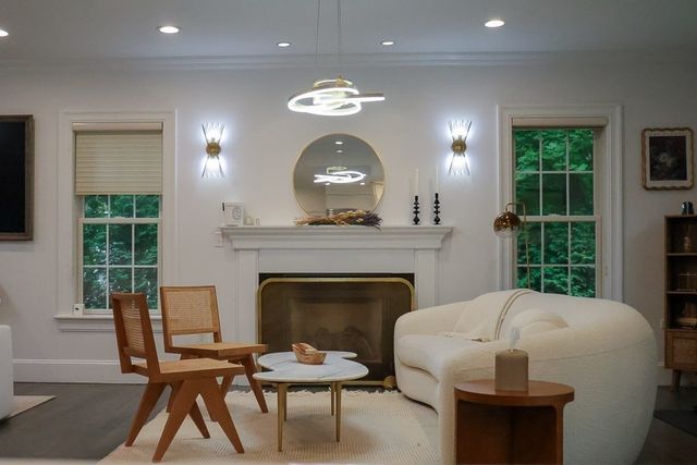 5 Merriam Avenue, Shrewsbury, MA 01545