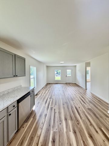 2465 Highway 43 S, Leoma, TN 38468