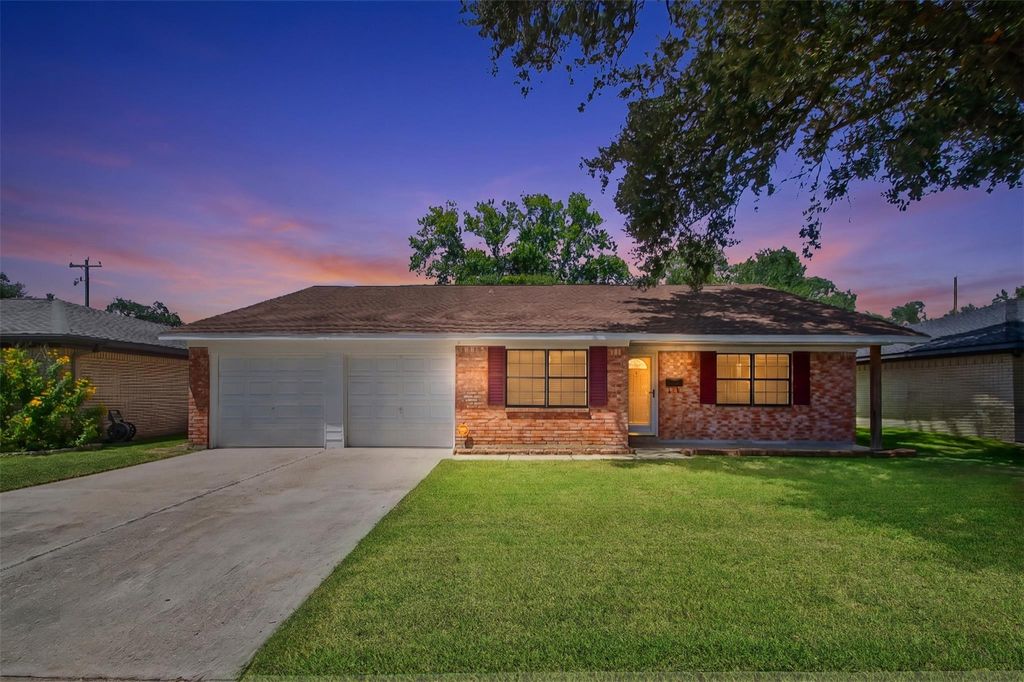 1104 E 13th Street, Deer Park, TX 77536