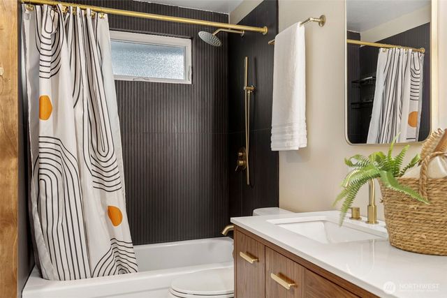 1341 NE Vena Avenue, Bremerton, WA 98311