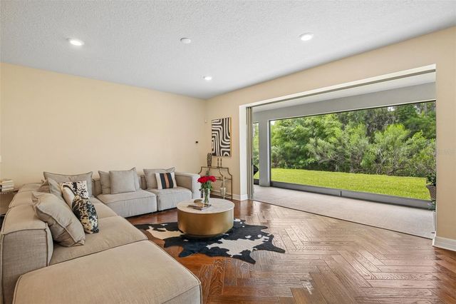 11054 SUNDRIFT DRIVE, Tampa, FL 33647