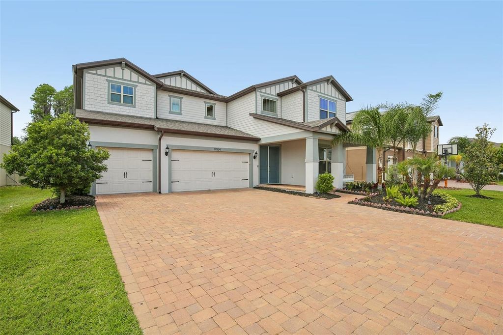 Image 2 of property listing at 11054 SUNDRIFT DRIVE, Tampa, FL 33647