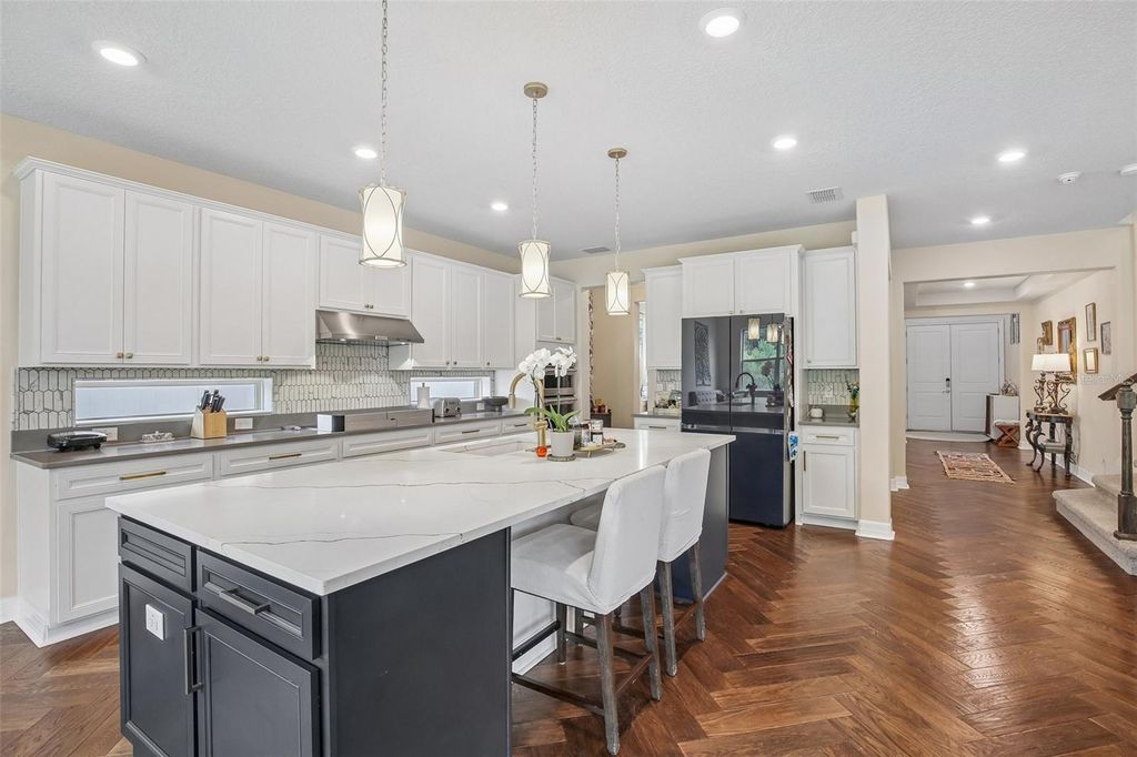 Image 12 of property listing at 11054 SUNDRIFT DRIVE, Tampa, FL 33647