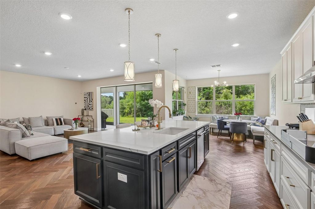Image 14 of property listing at 11054 SUNDRIFT DRIVE, Tampa, FL 33647