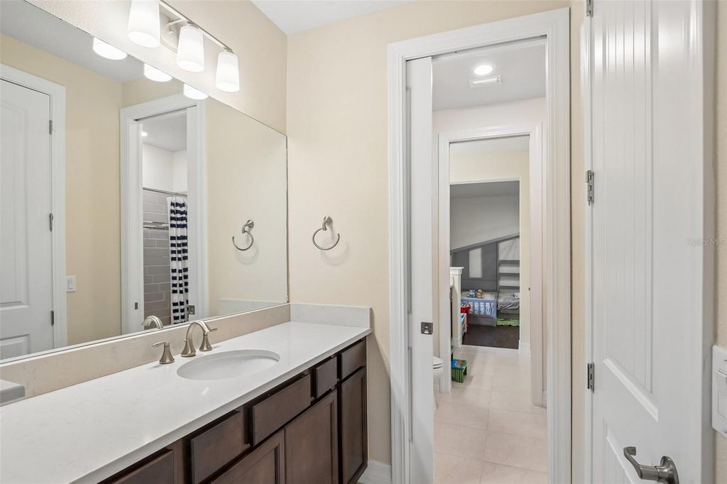 Image 30 of property listing at 11054 SUNDRIFT DRIVE, Tampa, FL 33647