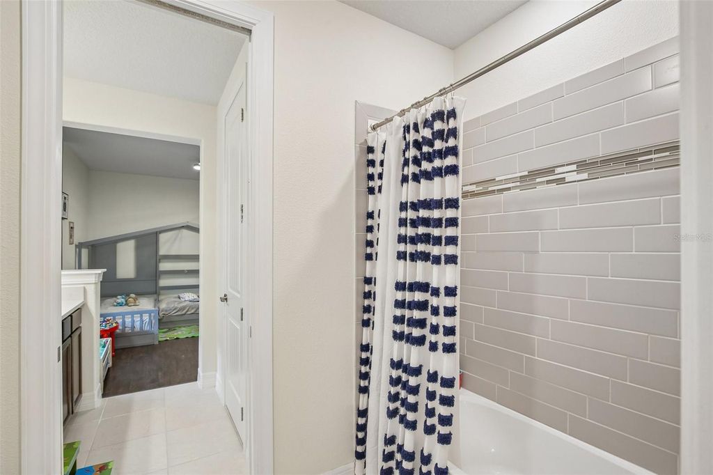 Image 31 of property listing at 11054 SUNDRIFT DRIVE, Tampa, FL 33647