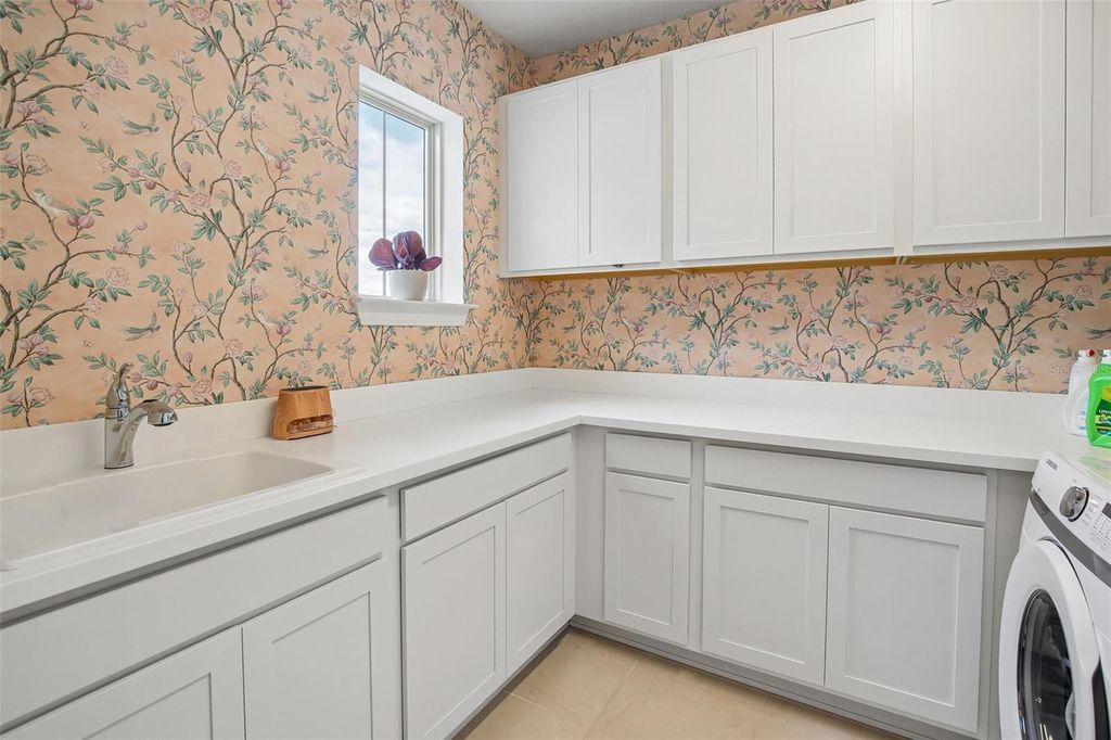 Image 36 of property listing at 11054 SUNDRIFT DRIVE, Tampa, FL 33647