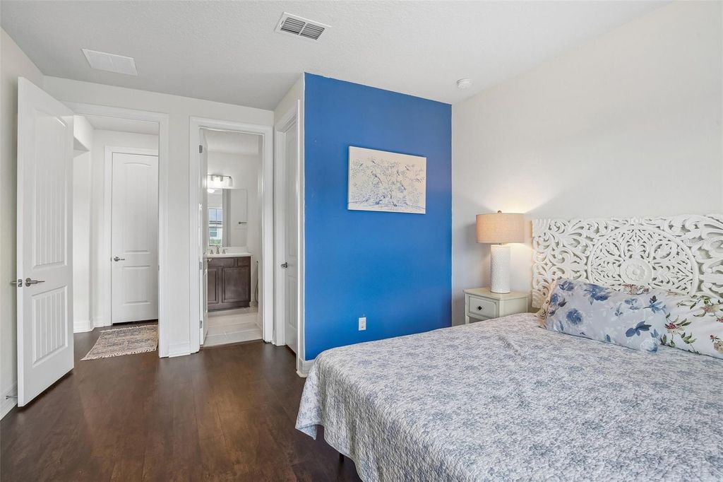 Image 38 of property listing at 11054 SUNDRIFT DRIVE, Tampa, FL 33647