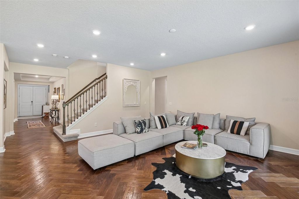 Image 5 of property listing at 11054 SUNDRIFT DRIVE, Tampa, FL 33647