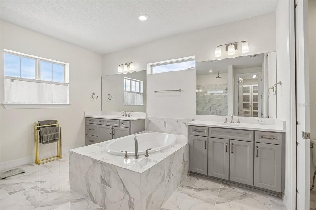 Image 46 of property listing at 11054 SUNDRIFT DRIVE, Tampa, FL 33647