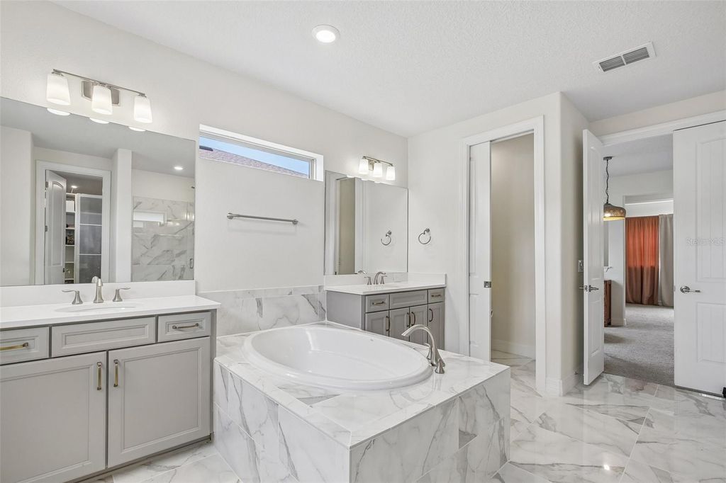 Image 47 of property listing at 11054 SUNDRIFT DRIVE, Tampa, FL 33647
