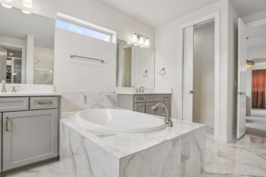 Image 49 of property listing at 11054 SUNDRIFT DRIVE, Tampa, FL 33647