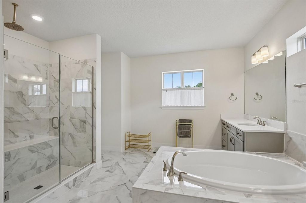 Image 52 of property listing at 11054 SUNDRIFT DRIVE, Tampa, FL 33647