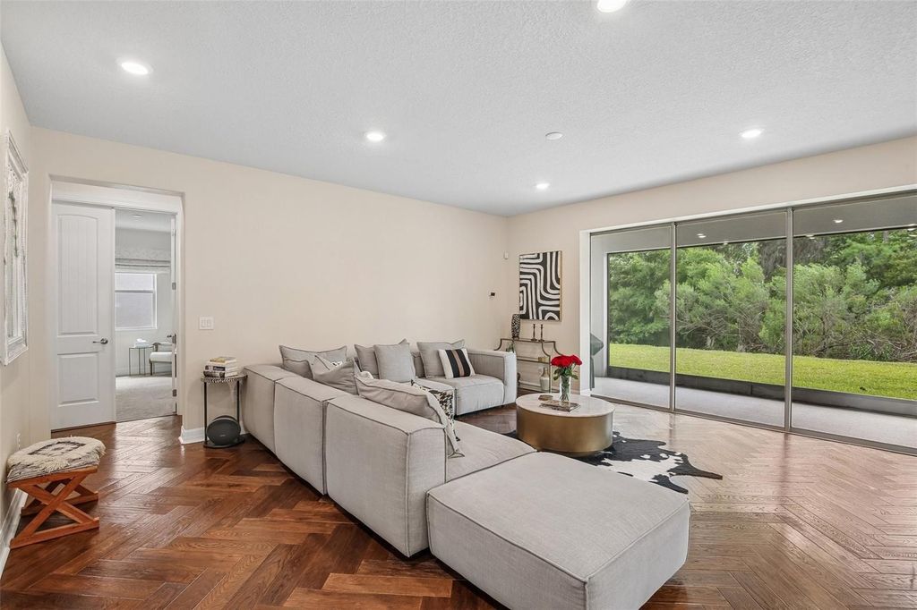 Image 7 of property listing at 11054 SUNDRIFT DRIVE, Tampa, FL 33647