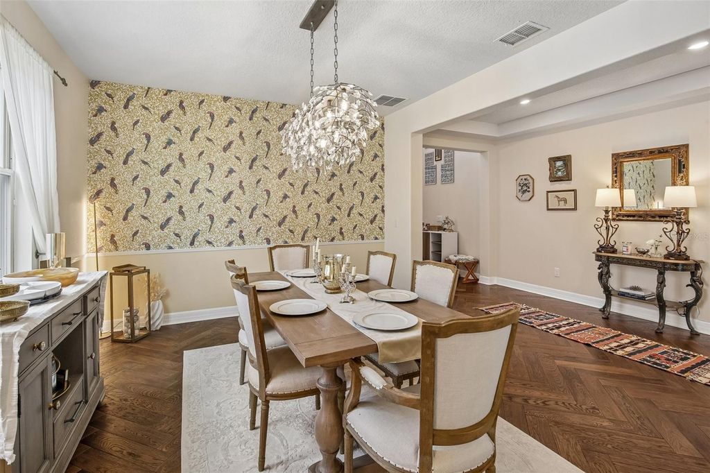 Image 9 of property listing at 11054 SUNDRIFT DRIVE, Tampa, FL 33647