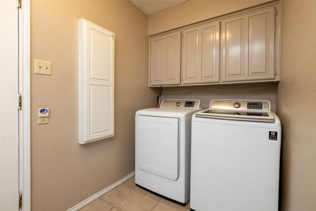 215 Mountainview Drive, Hurst, TX 76054