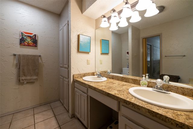 215 Mountainview Drive, Hurst, TX 76054