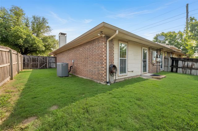 215 Mountainview Drive, Hurst, TX 76054