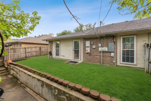 215 Mountainview Drive, Hurst, TX 76054