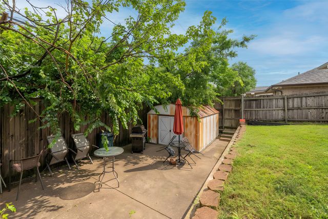 215 Mountainview Drive, Hurst, TX 76054
