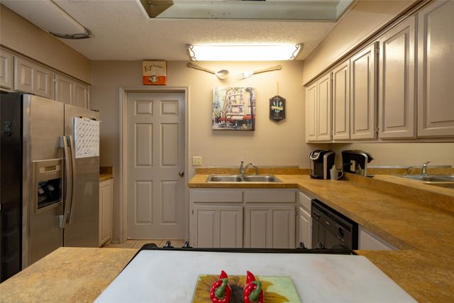 215 Mountainview Drive, Hurst, TX 76054