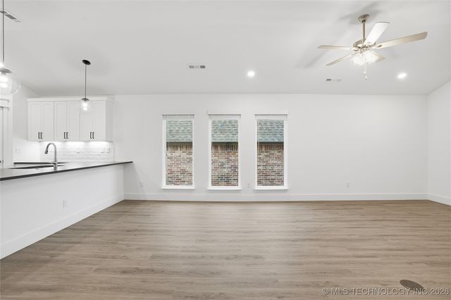 2052 E 128th Place S, Jenks, OK 74037