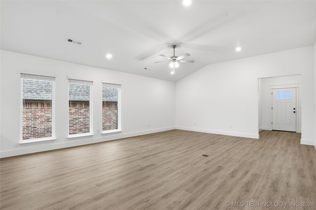 2052 E 128th Place S, Jenks, OK 74037